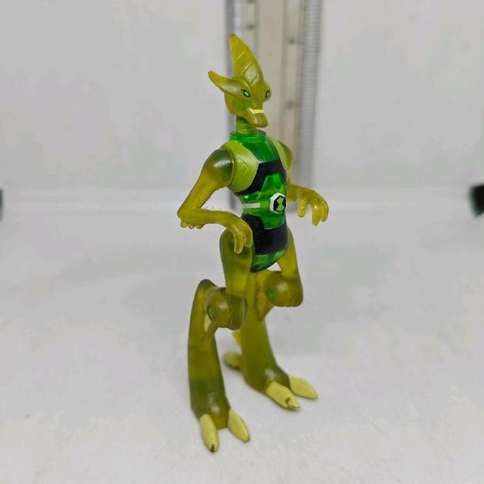 ACTION FIGURE 4' BEN 10 OMNIVERSE CRASHHOPPER CLEAR VERSION ORIGINAL BANDAI PS99