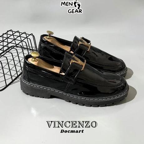 Menfootgear Vincenzo Sepatu Pria Sepatu Loafers Kerja Formal Cowok Docmart Hitam Fantofel Croco Glos