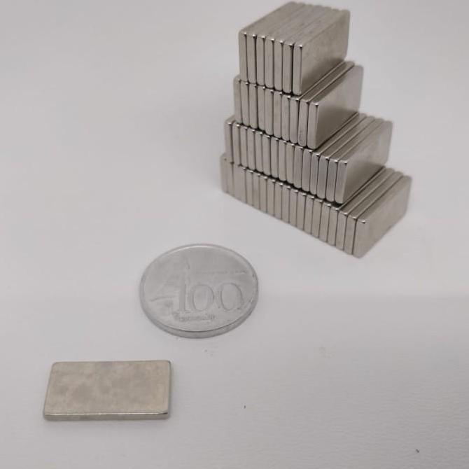 Magnet Kotak Batang Neodymium Silver Super Kuat 20X10X2mm