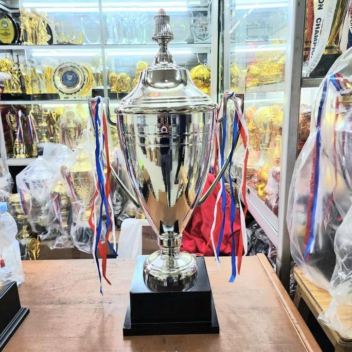 Trophy/Piala Bergilir super besar bahan logam/metal