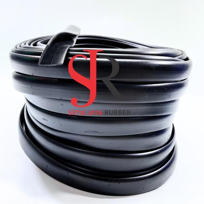 KARET KACA DEPAN MOBIL KARET MODEL L 3X3 CM ATAU 30 X 30 MM KARET PELINDUNG PENGAMAN SIKU , TEMBOK ,