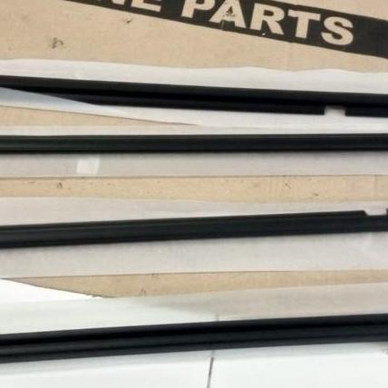 Pelipit Kaca Pintu Luar Set Ori Land Cruiser Cygnus
