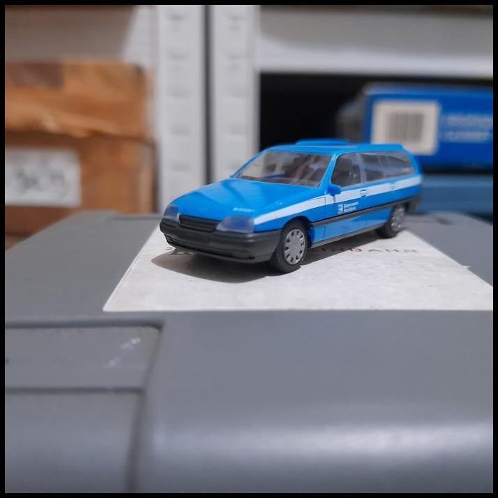 HOT DEAL HERPA SKALA 1:87 - OPEL OMEGA GLS BIRU (HP197A)