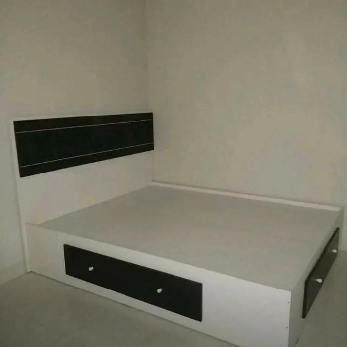 Divan laci modern (ranjang) untuk kasur Queen (200x160)