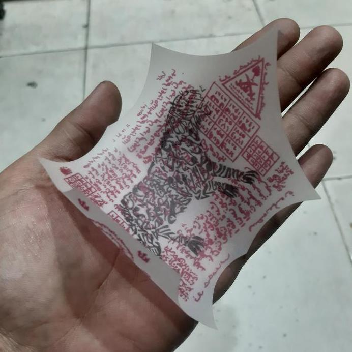Barang Antik Handalam Putih Melengkung Mac an