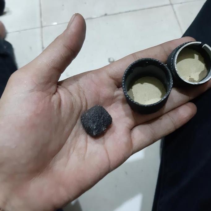 Barang Antik Batu Getar Cahaya