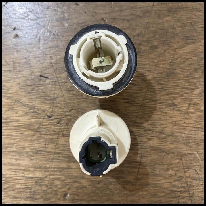 BEST DEAL SOCKET SOKET LAMPU SEN DEPAN INNOVA FORTUNER HILUX YARIS HIACE KIJANG 
