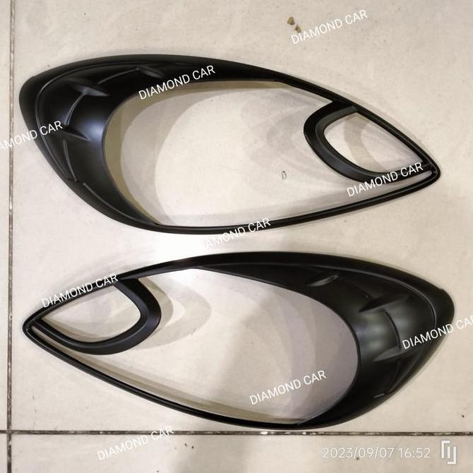 Garnish Lampu Depan Mobilio 2014 Hitam Doff Brio 2014-2017