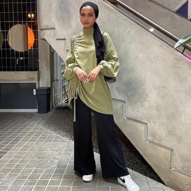 Agni Mika Tee Agni Mika Tee Olive Green - T-Shirt Wanita