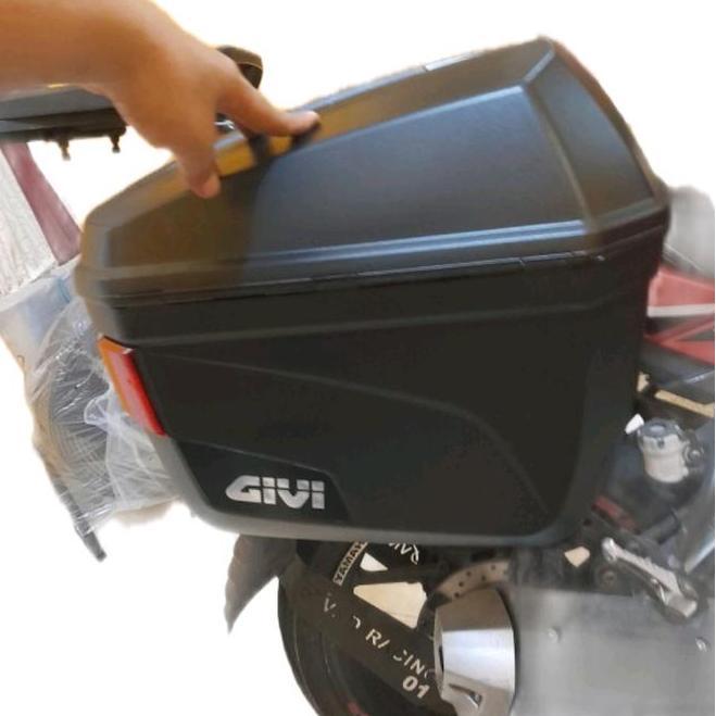 Box Samping Kiri Kanan Givi E22 Untuk Sepeda Motor Motorcycle