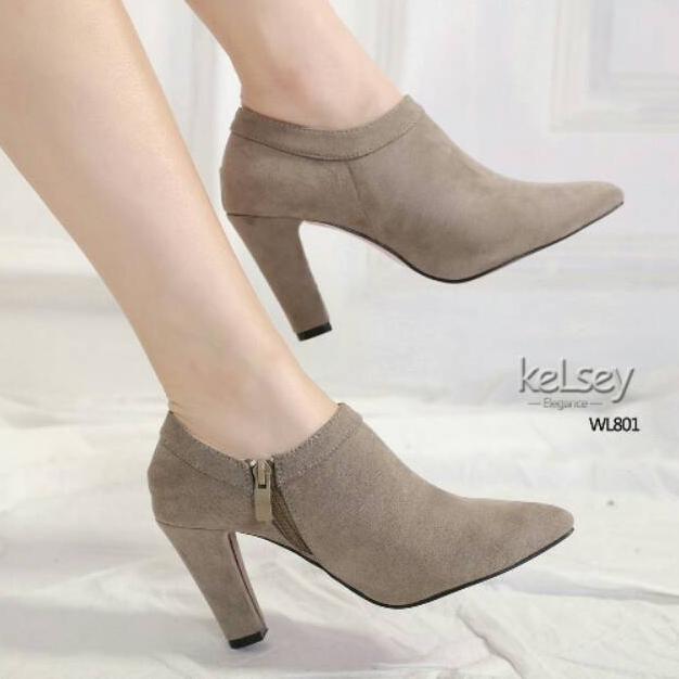 Promo  Boots Runcing Polos Wanita Hitam Ceram Abu