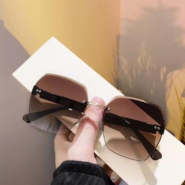 Kacamata Hitam Fashion Wanita Korea Kacamata Oversize Lensa Kotak Kacamata Hitam UV400
