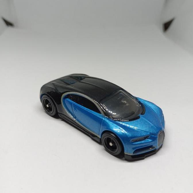 New  Hotwheels Premium Garage 16 Bugatti Chiron Ban Karet Base Besi Loose