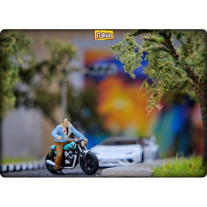 New  Figure 1:64 Model Car Diorama - Honda CB Cafe Racer (Hot Wheels MiniGT