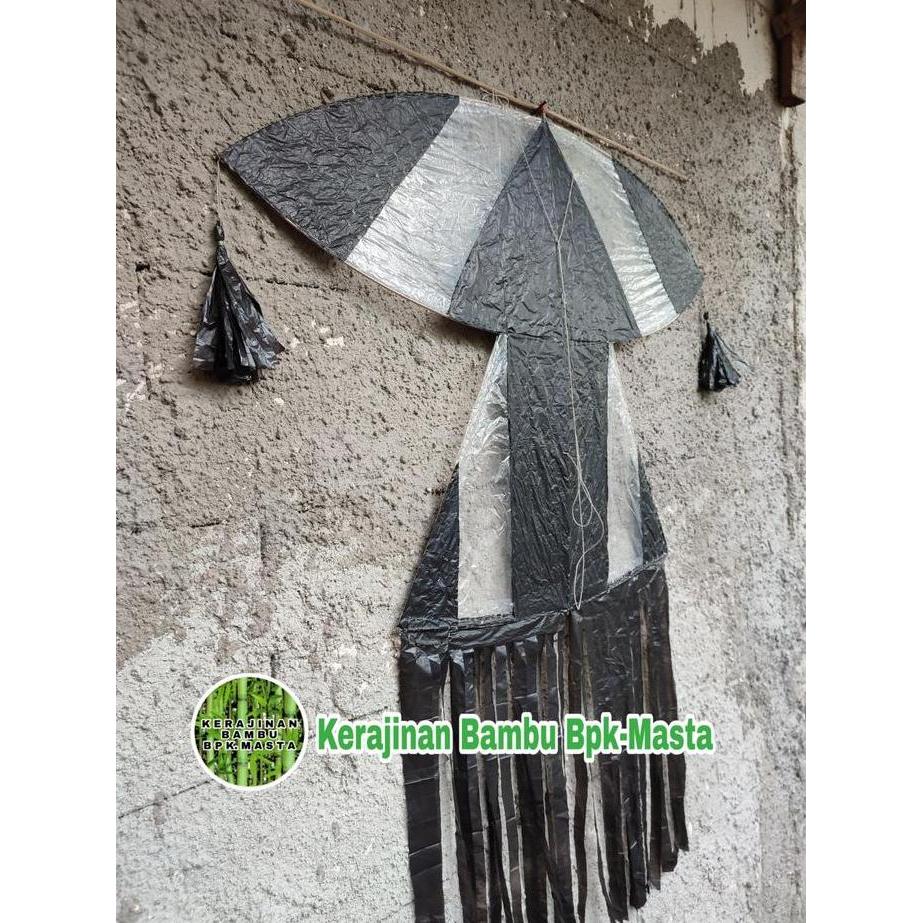 Layangan Peteng Model Kipasan