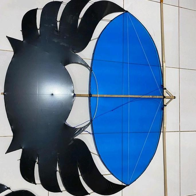 LAYANGAN RAM RAMAN 1 meter + sendaren sudah tes terbang