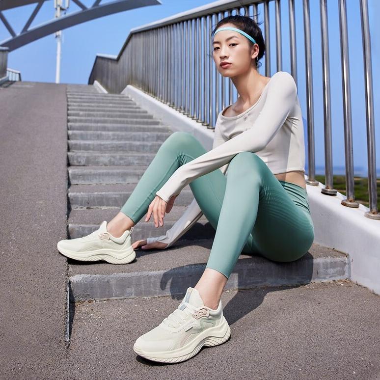 FLASH SALE 361 DEGREES SOFT STEP 1.0 SE SEPATU OLAHRAGA LARI WANITA UNTUK KOMUTER SERTA OUTDOOR YANG