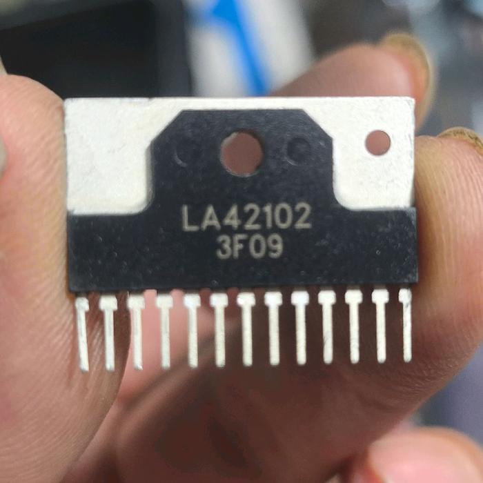 LA 42102 LA42102 IC SUARA TV TABUNG