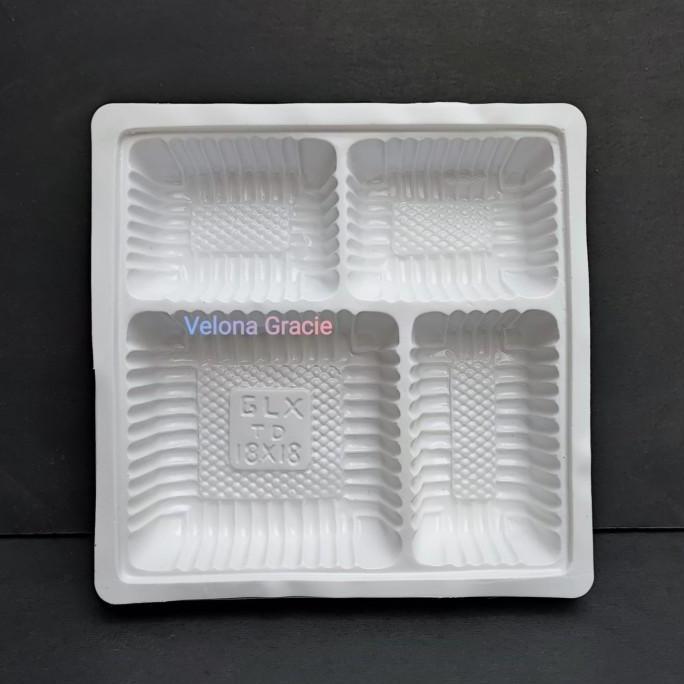 Sekat Mika 18x18 isi 50 pcs Putih Susu Sekat 4