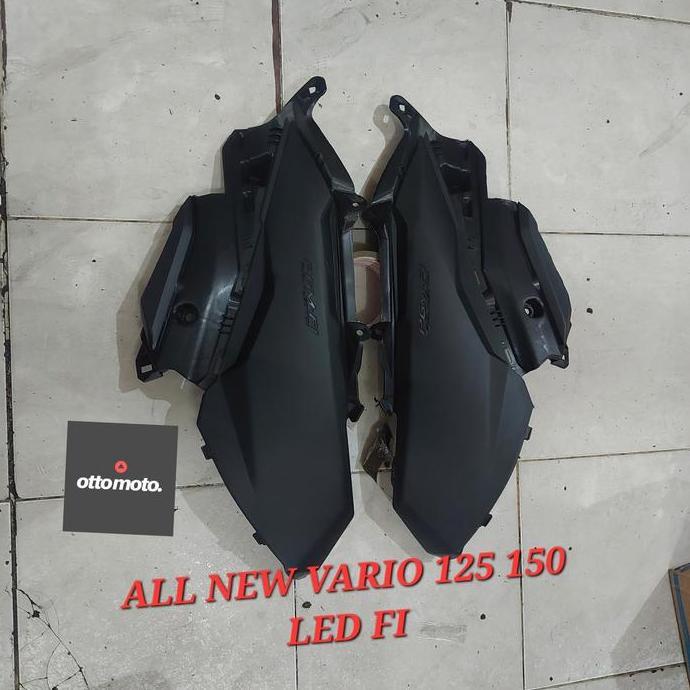 BOX AKI SAMBUNGAN BODY SAMPING TENGAH NEW VARIO 125 150 FI LED 2019