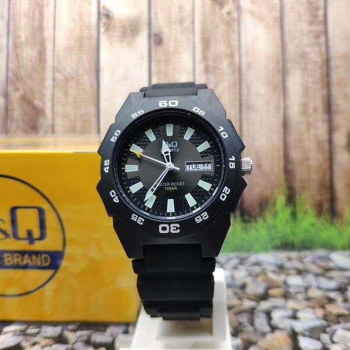 Q&Q QnQ QQ Analog Jam Tangan Pria Karet Hitam A170J001Y Original