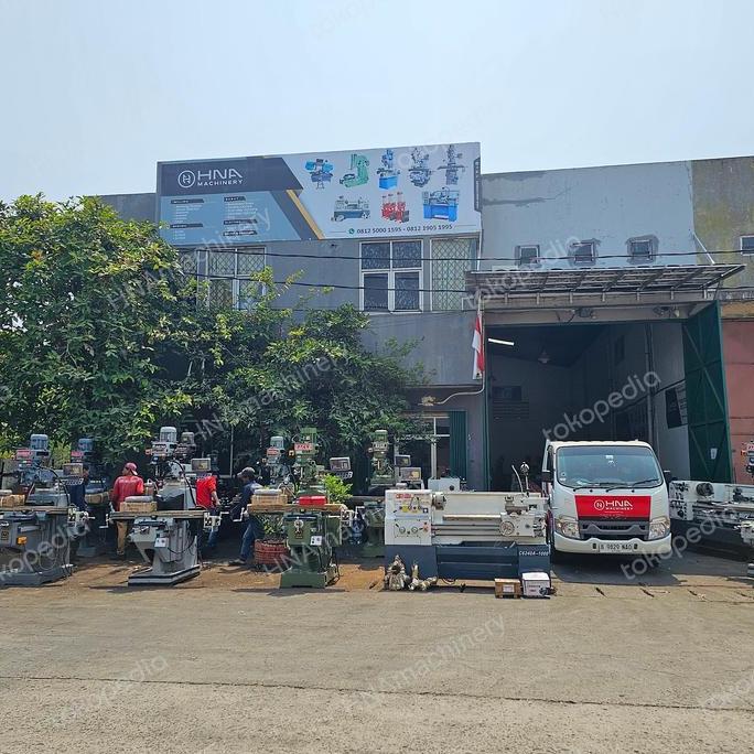 Mesin Bubut Bekas L-1640 / Panjang 1 Meter