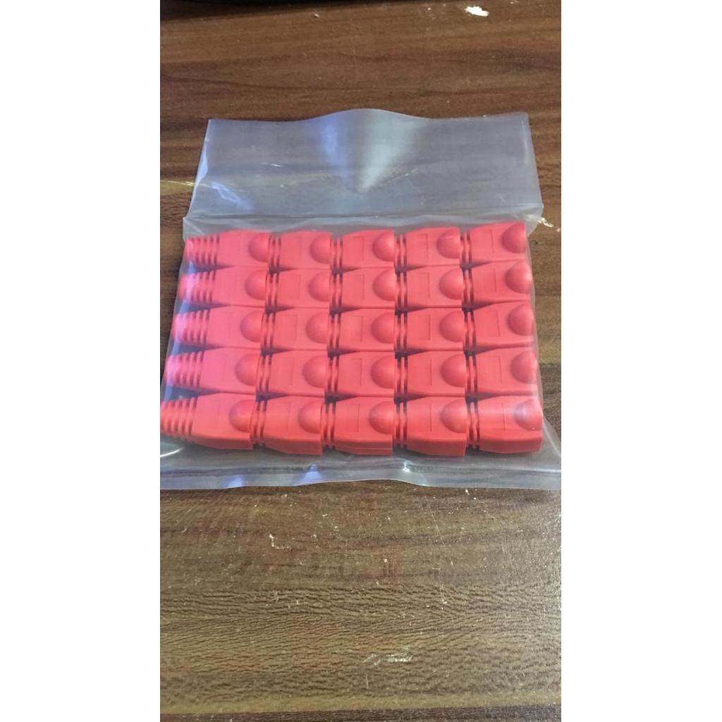 Plug boot merah