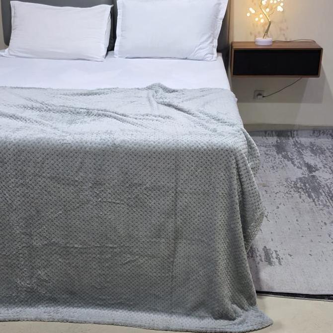 King Rabbit Thermal Blanket / Selimut Lembut Uk. 150x200 cm (Warna Polos)