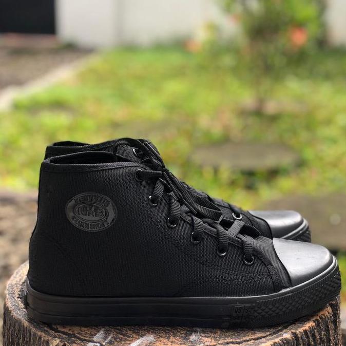 Sepatu Sekolah Anak Laki-Laki Hitam Kanvas Berkualitas Tali Pengencang Hak Hiasan Ujung Lancip Fashi