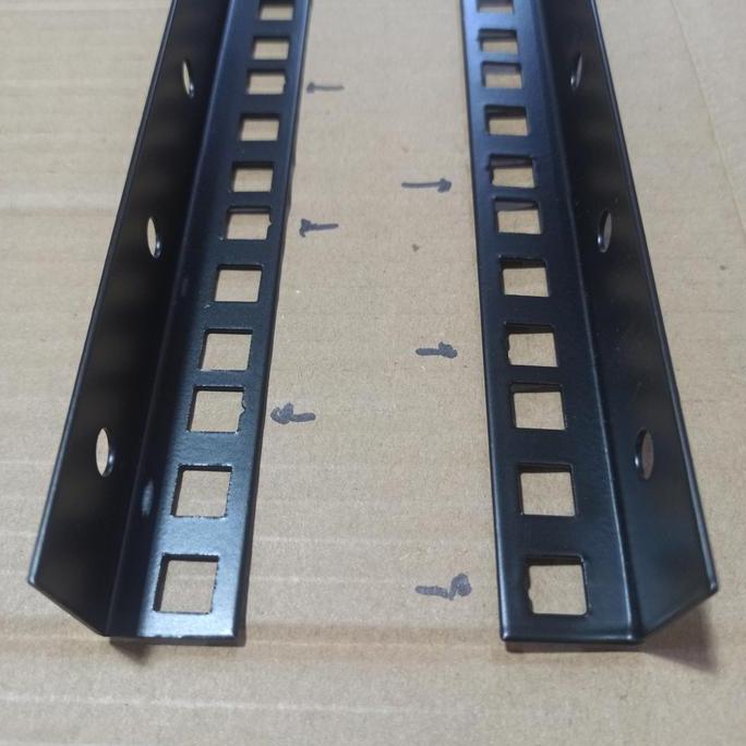 Besi Rel Rack Mounting 12 U - Minus akurasi tanda