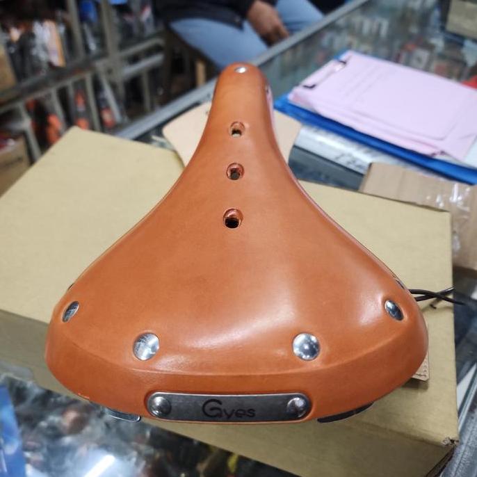 Sadel Gyes Original Kulit Asli Gs 17  Honey Classic - Gyes Taiwan