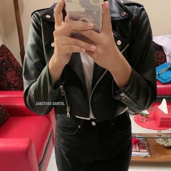 Lansungkirim- Jnk X Lati - Jaket Semi Kulit Sintetis Viena Crop Top Women Black Hitam Faux Synthetic