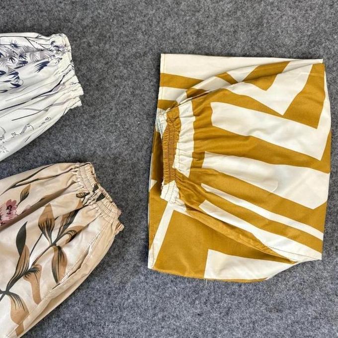 PAKET BORONG ISI 3pcs - Celana pendek selutut santai - borong mango  Motif Nyaman