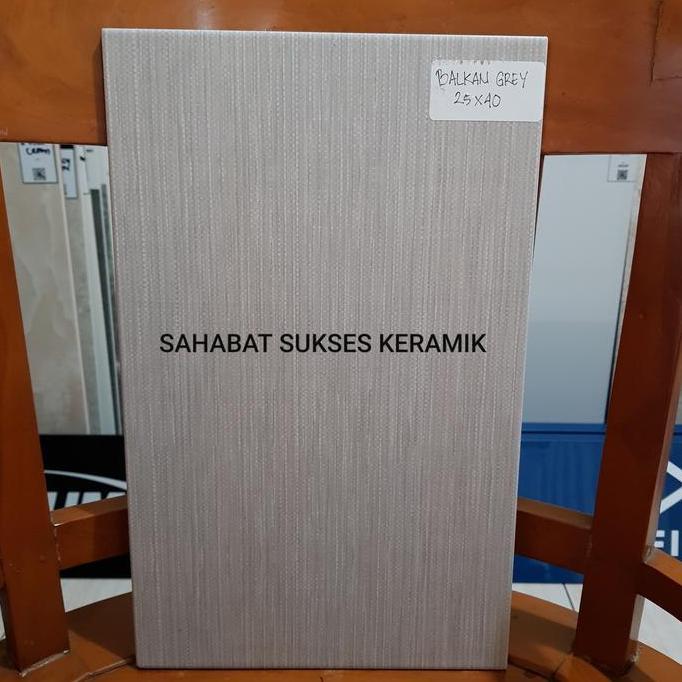 KERAMIK DINDING PLATINUM 25X40 BALKAN
