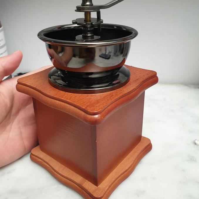 alat penggiling kopi manual coffee grinder jadul pajangan