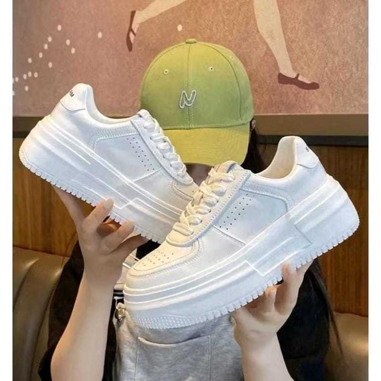 Terbaru Sepatu Sneakers Putih Polos Wanita Sepatu Sekolah Cewek Hitam Polos Korean Style/Sepatu Ootd