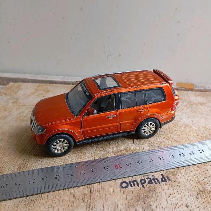 DIECAST RMZ CITY 1/32 MITSUBISHI PAJERO CS99