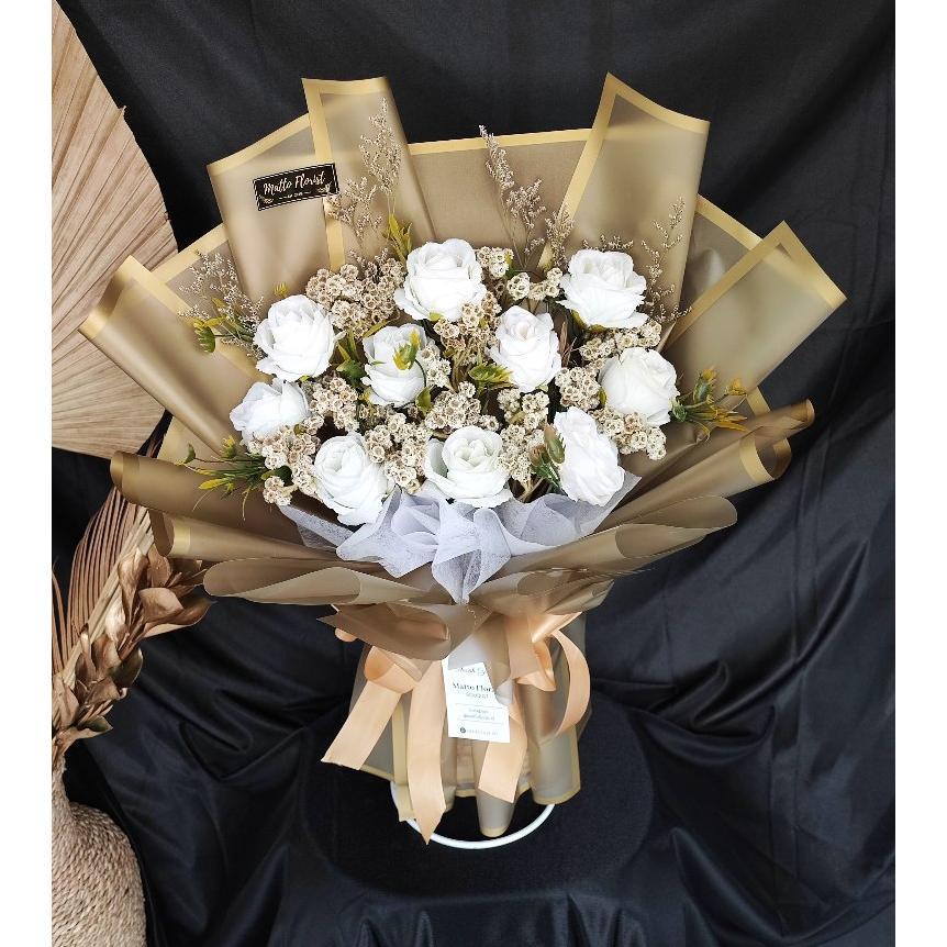 Buket Bunga Mawar Putih Gold Elegan Campuran Edelweiss Dan Caspea Eksklusif Dan Premium