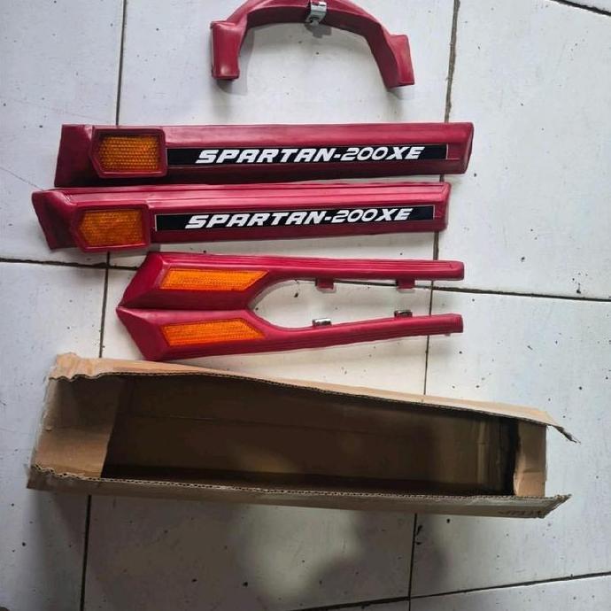 KARET SET TRIM BODY VESPA NAPOLEON SPARTAN LOKAL REPLIKA DETAIL CAKEP WARNA MERAH CAKRA