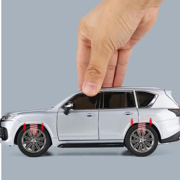 Diecast Lexus LX600 LX 600 Miniatur Mobil Mainan Koleksi Skala 1:24 GM