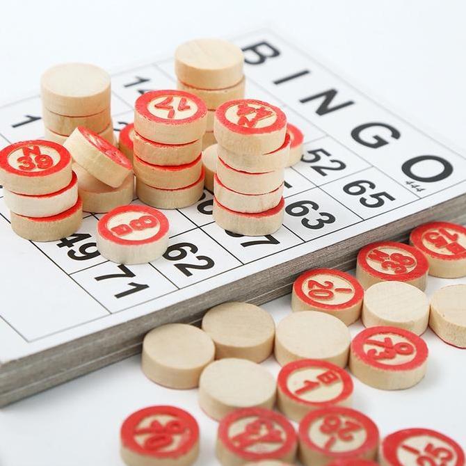 Promo Game Bingo 40 Buah Bingo Card Kartu Bingo Dengan 75Pcs Catur Kayu Mainan Bingo Set Cod