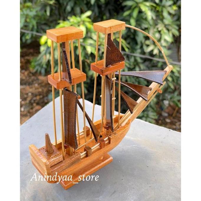 KOMARIJUILI - SOUVENIR MINIATUR KAPAL LAYAR HANDYCRAFT HADIAH KAYU