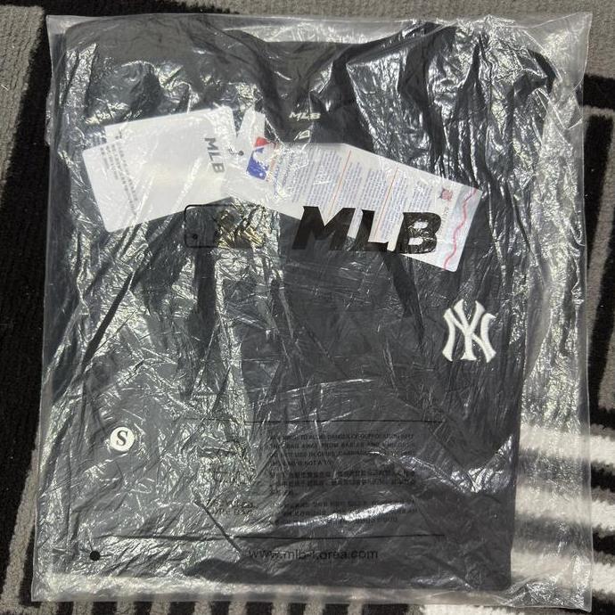 MLB NY New York Yankees Black Tee - Dia Monogram Allover Jacquard