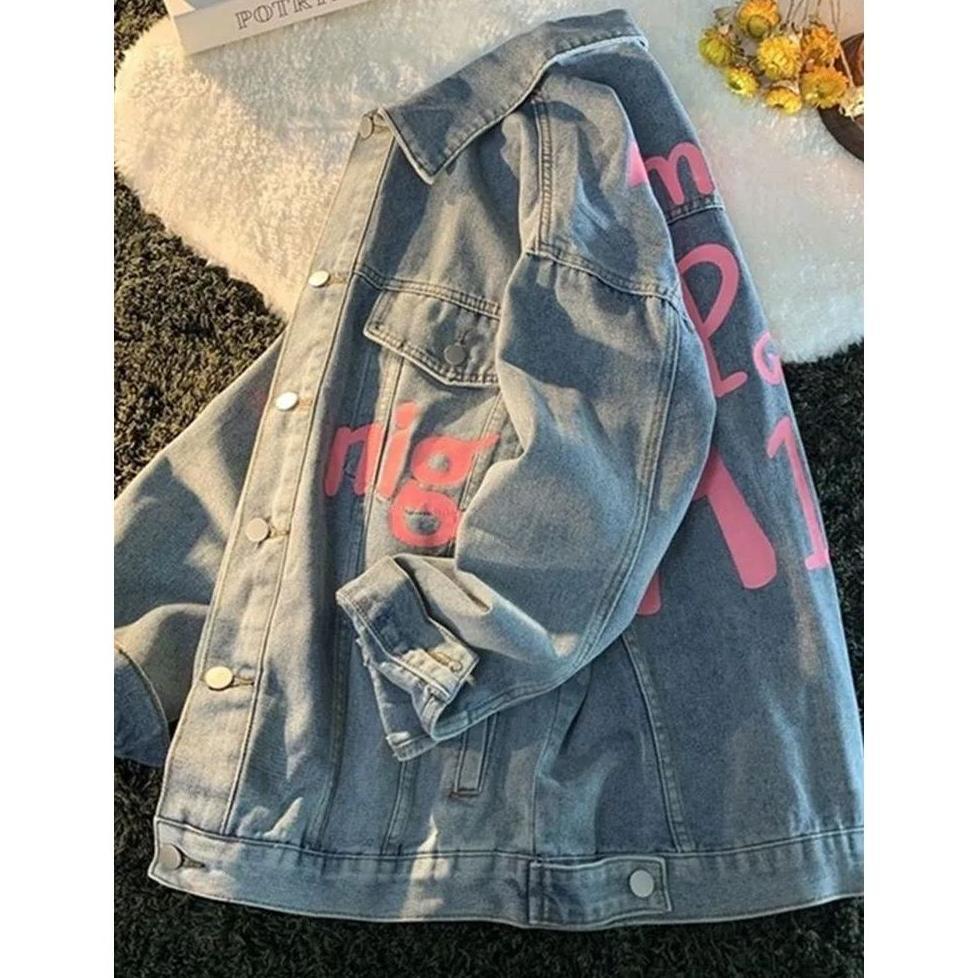 best deals jaket denim wanita dengan pola tulisan kekinian / jaket denim wanita dengan gaya modern /