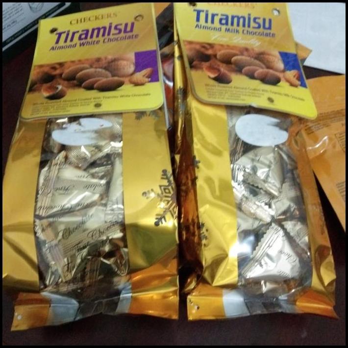 Checkers coklat Almond tiramisu