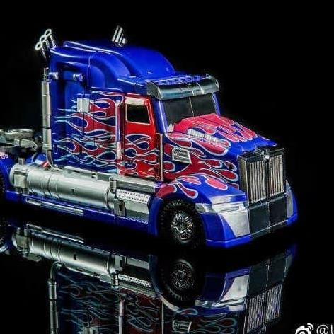 mainan - UT-R02 Challenger Unique Toys aka Optimus Prime Transformers Diskon