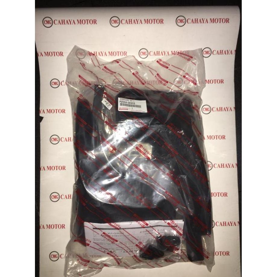 Mcqueen- Karpet Lumpur Mud Guard Innova 2012-2015