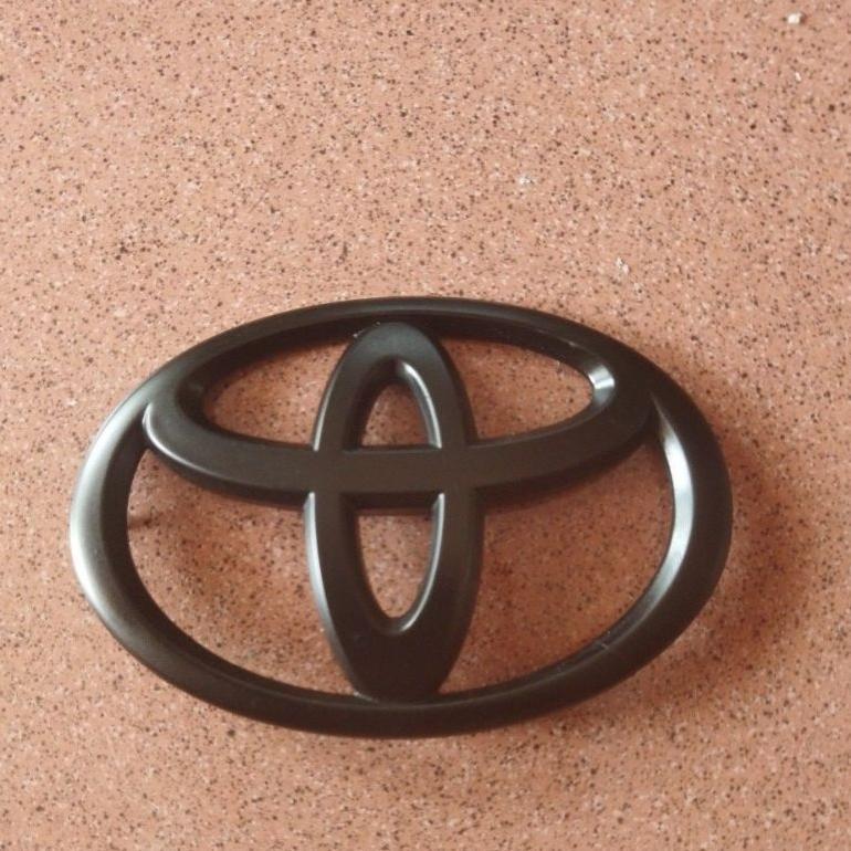 75311-BZ080 EMBLEM DEPAN RADIATOR GRILLE AVANZA-. AVANZA TAHUN 2006-2009