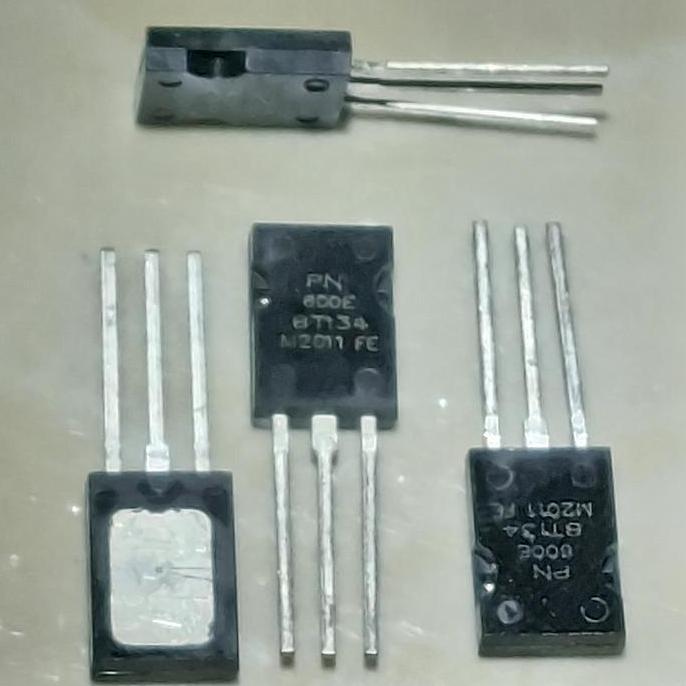 4 BUAH 4PCS BT134 600E PN TO-126 SOT-82 BT134600E 600 BT 134 TRIAC 4A 600V TRIACS TRANSISTOR SCR SE2