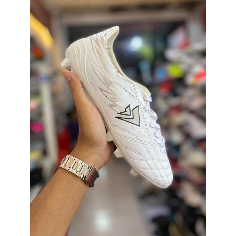 sepatu bola sevspo Garuda Zetha - Silver & black